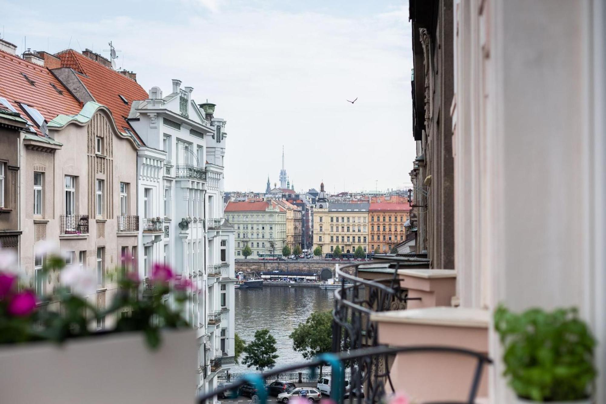 Prague Days - Sunny Riverside Apartments With Terraces ภายนอก รูปภาพ