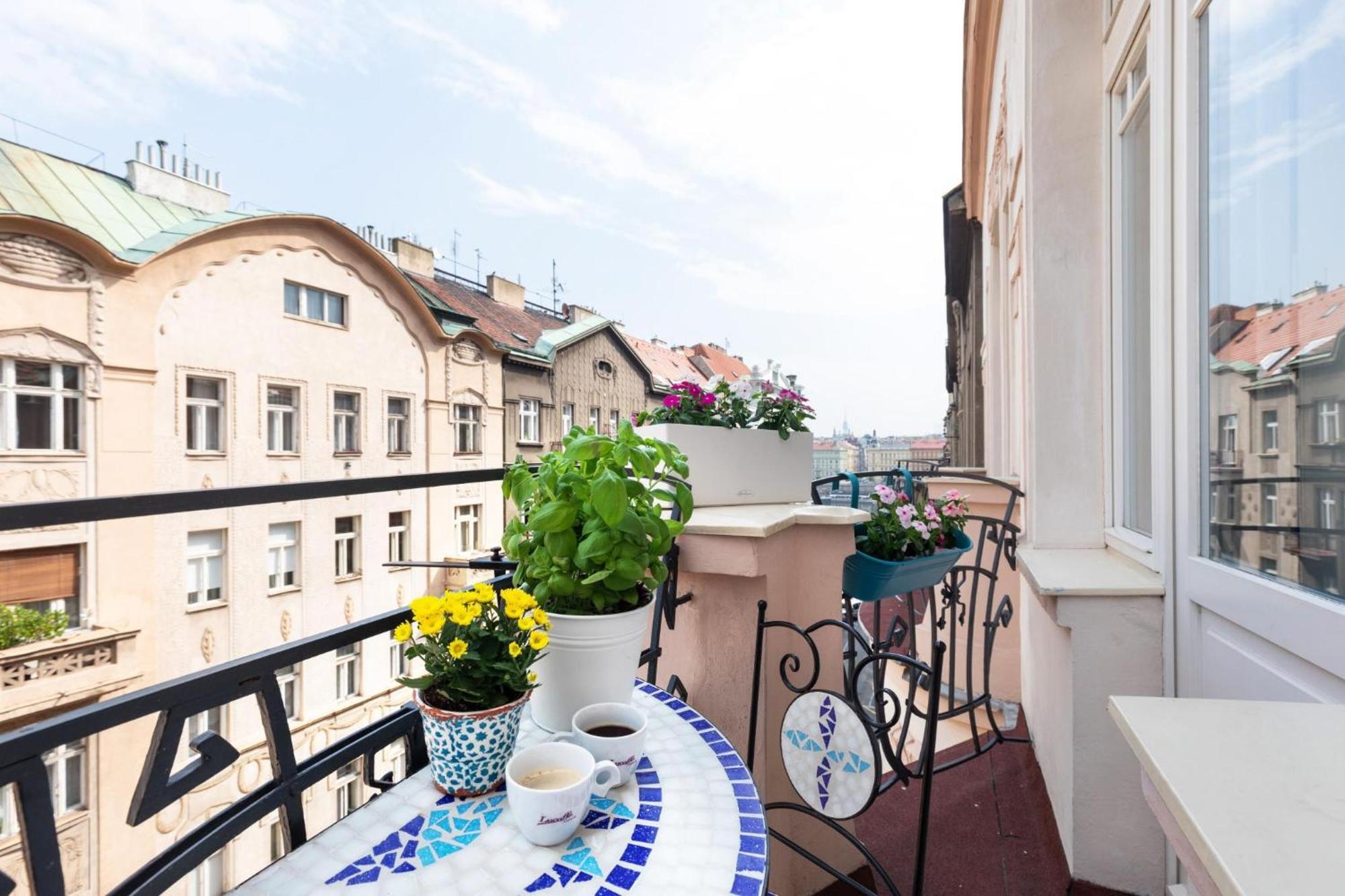 Prague Days - Sunny Riverside Apartments With Terraces ภายนอก รูปภาพ