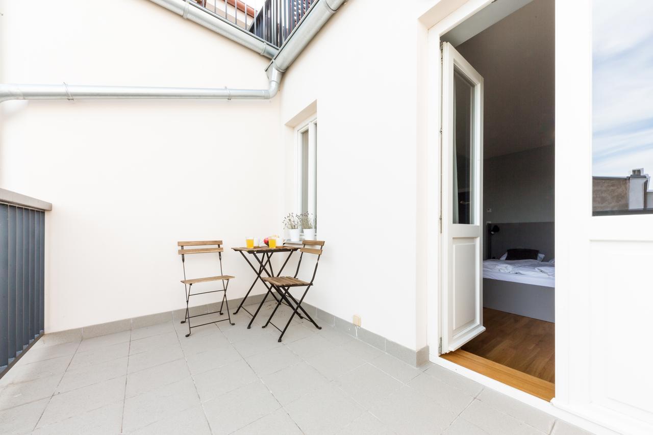 Prague Days - Sunny Riverside Apartments With Terraces ภายนอก รูปภาพ